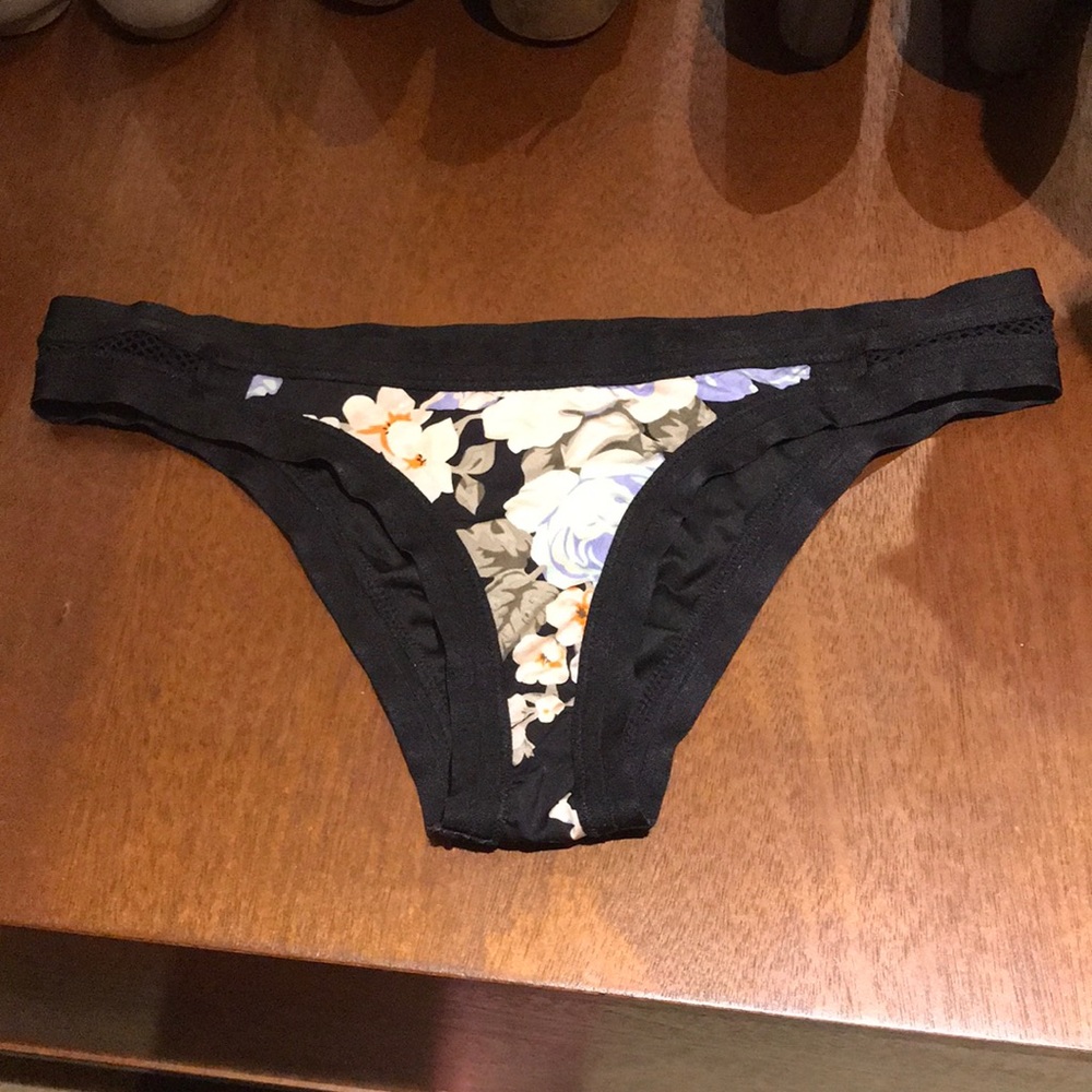 Pacsun bikini bottoms size M